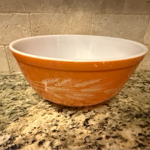 Pyrex Autumn Harvest Wheat mixing bowl. Vintage. - Picture 3 of 5